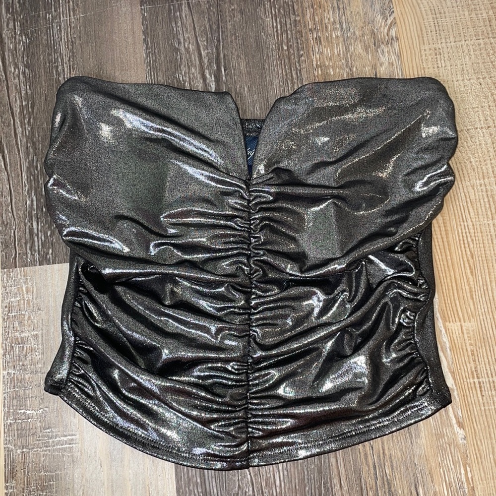 Metallic crop top✨